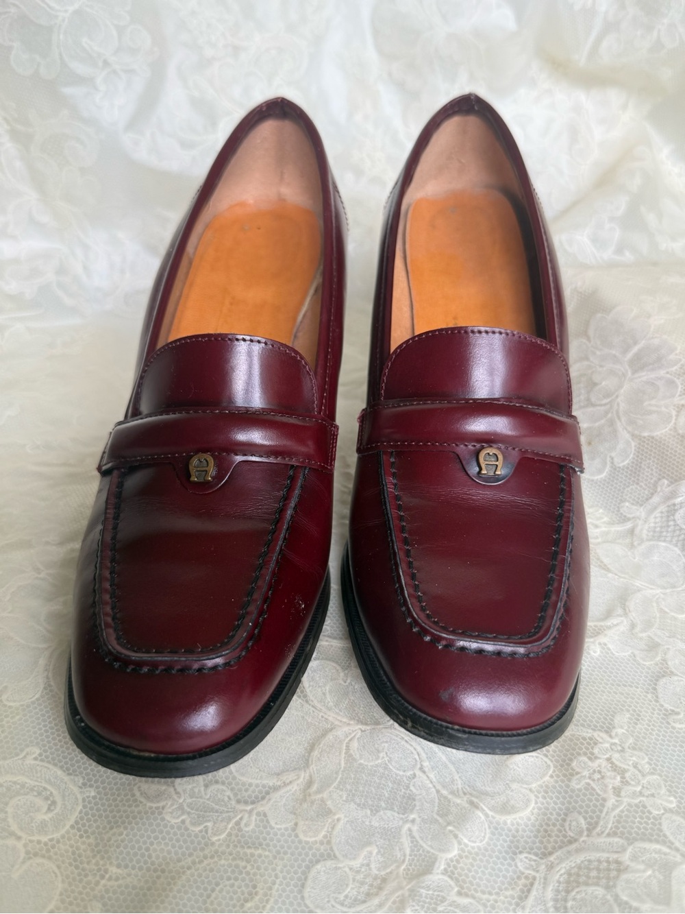 Aigner Burgundy 7.5 Leather Block High Heel Loafers Oxblood